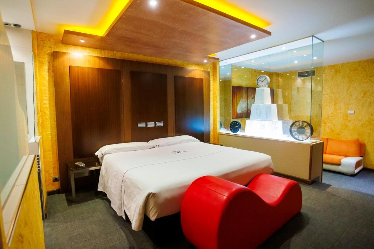 Motel Venus Valladolid Villanubla ภายนอก รูปภาพ