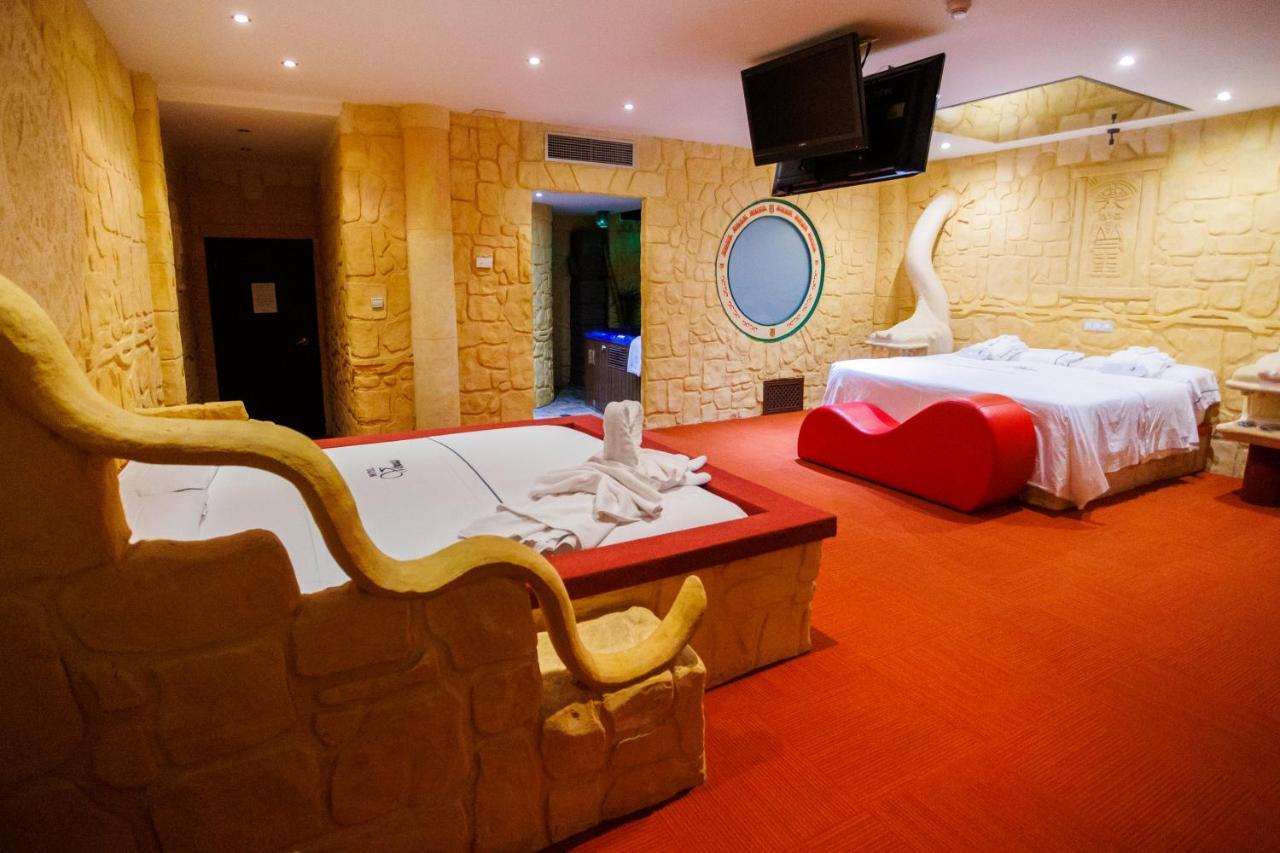 Motel Venus Valladolid Villanubla ภายนอก รูปภาพ